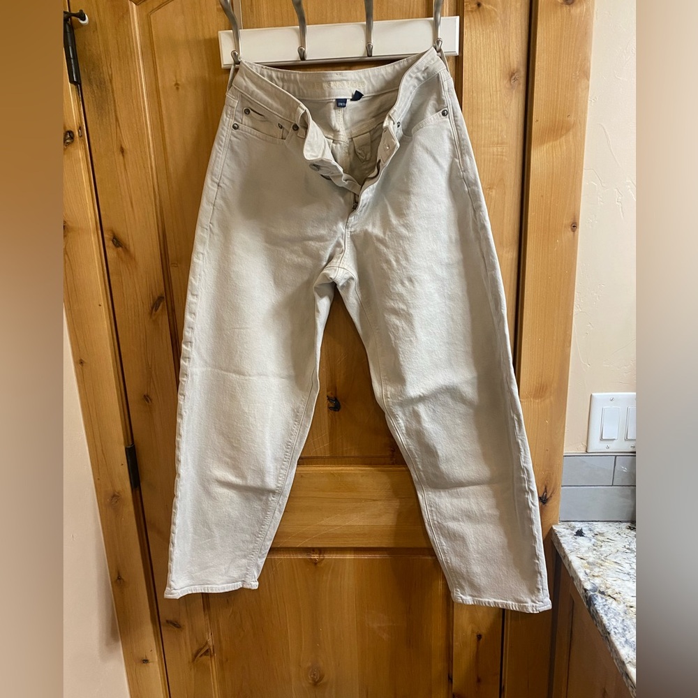 American Eagle Size 8 Long Cream Barrel Jeans